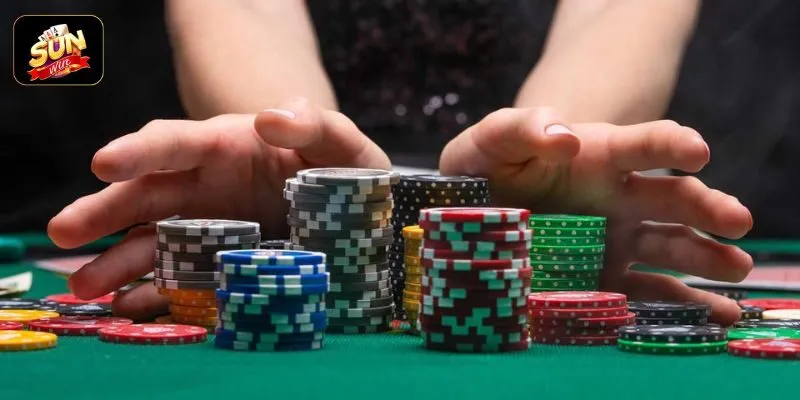 Khoảnh khắc "All in" đầy kịch tính – bước ngoặt quyết định sinh mạng của mọi tay chơi trên bàn Poker Khoảnh khắc "All in" đầy kịch tính – bước ngoặt quyết định sinh mạng của mọi tay chơi trên bàn Poker